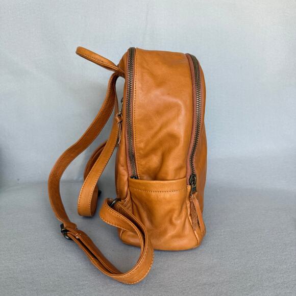 Wanderers Travel Co. THE NOOSA BACKPACK in tan - leather - purse - 13 x 12 - Picture 8 of 11